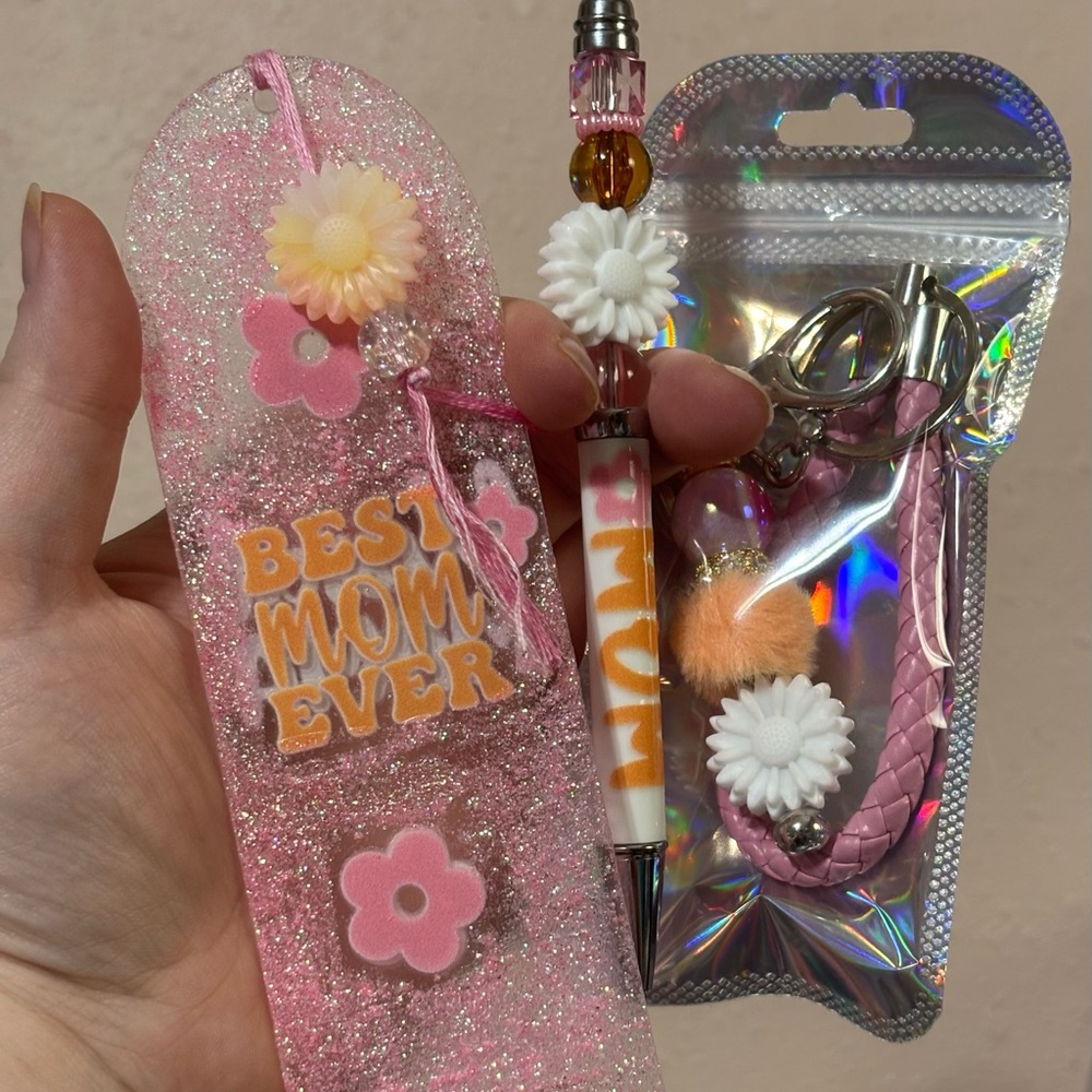 Pink Glitter 'Best Mom Ever' Bookmark, Pen, and Keychain Set